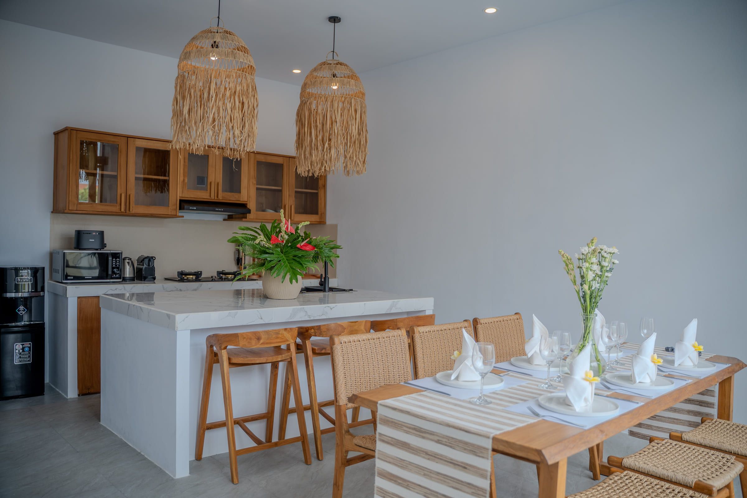 Kitchen & Dining